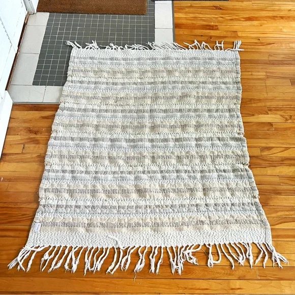 London Kaye | Crochet Rug - Picture 2 of 6